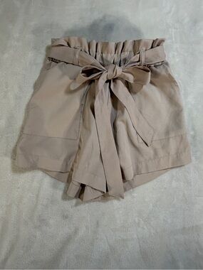 Dizzy High-Waist Paperbag Tie Shorts in Taupe